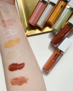 大好きなイベリスピメルのムースアイシャドウとクリームシャドウライナー🧡ムースアイシャドウはぼかし方によって、はっきり発色したり、じゅわっと色っぽく発色も◎スパークルオレンジがこれからの季節&hellip;のInstagram画像