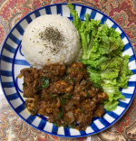 泉州の葉玉ねぎと大豆ミートを使って、みそ風味のヘルシーなガパオライスを作りました。葉玉ねぎの玉の部分と、葉の部分の両方を使ったので、それぞれの味も楽しめます♪ 葉玉ねぎと大豆ミートのヘルシ&hellip;のInstagram画像