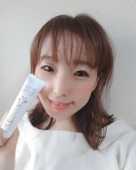 🐘さんと🦒さん。どっちが好きですか？？✨✨.首と膝用の大人の美クリーム✨✨..さらっとしたつけ心地でアップル🍎とアプリコットの匂い✨✨🤤..年齢を重ねるにつれて&hellip;のInstagram画像