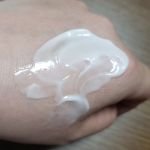 アイトス製薬さんのリアンナ　ラ　クレーム　パルフェをお試しさせて頂きました(*^^*)洗顔後にこれを塗るだけ！乾燥を感じる部分には重ねて塗りました。クリームだしベタつくかな&hellip;と思っ&hellip;のInstagram画像