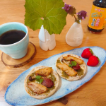 🍓☕朝ごパン☕🍓*朝摘みの『ふき』と野の花でおはようございます😊夜露にぬれたふきが可愛いです🌿*昨日もらったタケノコをデコポンぽん酢を使ってバター炒めにしてみました👩&zwj;🍳デコポ&hellip;のInstagram画像