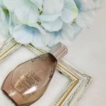 エポホワイティアプラセンタとサイタイエキス同時抽出の原液美容液です。洗顔後すぐに塗って、後はいつも通りのお手入れするだけ☺まるで化粧水みたいにサラサラ✨スっとお肌に入っていく感&hellip;のInstagram画像