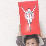 🍫𓂃 𓈒𓏸﻿﻿﻿﻿グリコさんからいただいた﻿おかしがたくさん入ったギフトボックス📦﻿﻿﻿中身はたくさんのおかしだったんだけど、、﻿柊＆拓也が写真撮る前に食べてて写真&hellip;のInstagram画像