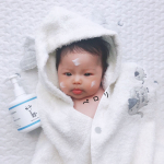 .﻿✴︎┈┈┈┈┈┈┈┈┈┈┈┈┈┈┈✴︎﻿﻿少し大きくなってきたから﻿やっとこのフード付きバスタオルを﻿着れるようになって嬉しい🐘💕﻿毎回お風呂上がりの﻿この包まれてる姿&hellip;のInstagram画像