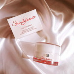 .女性の肌と体のメカニズムに着目したエイジングケア基礎化粧品の「シンリーボーテ」@shinlybeaute.こちらの、エイジングケア成分を贅沢に配合し、十分な保湿とマッサージでハリ艶肌に導&hellip;のInstagram画像
