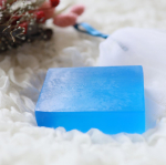 @ekumede さまピールソープAHA0.6をいただきました✨.開けた瞬間、綺麗な石鹸でびっくり🧼飾っておきたい感じの綺麗なブルー💙.肌タイプで2種類あるんだけど私は、乾燥・敏感肌用を。&hellip;のInstagram画像