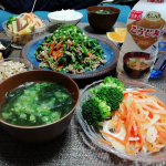 今日の晩御飯メニュー🍽わかめと大根葉のお味噌汁生姜味噌なめ茸人参と新たまのイタリアンドレッシングサラダ牛肉とほうれん草のチャプチェ風味揚げさつまいもスティックオレンジ純正こうじみその&hellip;のInstagram画像