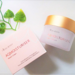 「AQMOISTURISER（アクモイスチャライザー）」AQMOISTURISER（保湿水分クリーム）は、O/W処方で、乾燥肌対策に優れた効果を発揮する保湿クリームです！角質層内では水&hellip;のInstagram画像