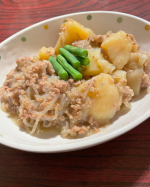 ・ホシサンの万能あまくち醤油「にたき一番」で肉じゃがを作りました。出汁はコンソメ、仕上げにバターを使いました。私はその時家にある肉ならなんでも肉じゃがに使うんですが、今回は牛豚合挽&hellip;のInstagram画像