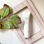 ୨୧┈┈┈┈┈┈┈┈┈┈┈┈┈┈୨୧モイストラボ『透明BBクリーム』お試しさせて頂きました。透明BBと名前通り、クリアなBBクリーム。毛穴をカバーしながら、トーンアップ。透&hellip;のInstagram画像