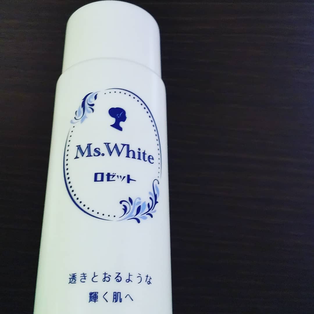口コミ投稿：Ｍｓ．Ｗｈｉｔｅ薬用ブライトニングローションボトルの色からなぜか白いローション…