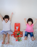 #お菓子 🍭🍫🍪.みんな大好き、 #グリコ 様から🍭お菓子詰め合わせギフト🍭いただきました❤️.大好きなお菓子が10品入ったBOX✨もう、子供達は早く食べたくて撮影どころじゃないよね🤣&hellip;のInstagram画像