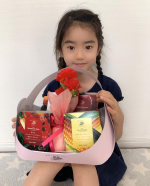 𖠇こんにちは(◍&bull;ᴗ&bull;◍)今日は母の日ですね。娘が大好きなスープ。野菜をMOTTOの母の日ギフトをいただきました♪カーネーション入りで可愛いバスケットに入っています。娘。早&hellip;のInstagram画像