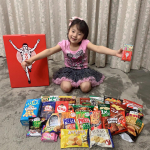 開けてビックリ！﻿もらって嬉しい ‼︎﻿﻿大きな﻿「グリコギフトボックス」🍫﻿﻿次女が自分の声が入った﻿動画の投稿を切望するので﻿リール投稿に続く第2弾✌️﻿﻿&hellip;のInstagram画像