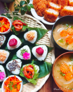 おにぎりランチ🌼週末のおうちランチは色々おにぎりをメインに🍙これが意外と喜ばれました🥰争奪戦になるかなぁ～と思った梅のおにぎりは予想通り争奪戦😅梅は１人１つ必要だったかな～梅好&hellip;のInstagram画像