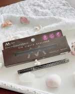 .ꯁニブのアイライナーꯁ落ちない、にじまない。でも、肌にやさしいって所に惹かれて‼︎黒より優しくでもしっかり目力があるショコラブラウンꯁすごくいい発色でお気&hellip;のInstagram画像