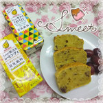 今日のおやつは真っ黒バナナケーキ～見切り品ぶどうを添えて～🍴✨😝😝食べるって言ったのに剥いたらいらないと言われ、放置されて黒くなったバナナを救出するためバナナケーキにしました🌟#イ&hellip;のInstagram画像