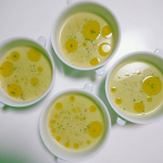 ..じーじ畑のグリーンピース大量に冷凍保存してたから、ブレンダーでちゃちゃっとポタージュに。..けど、水多くしすぎてちょい失敗😅..もっとこってりぽってり濃厚ポ&hellip;のInstagram画像