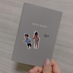 ちょっとしたノートに我が子ペタりしてみました💗可愛いなぁぁぁ🤤これでいつでも癒される、、現実はそうでもなかったりあったり&hellip;🤣🤣ちびこい顔たくさん作ってスケジュー&hellip;のInstagram画像