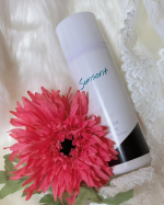 肌にも髪の毛にも一括で使える日焼け止めスプレー使ってみた。全然ベタつかないし、すぐにサラサラになる！白浮きもしなかった(๑&bull;̀ㅂ&bull;́)و✧初めてスプレータイプ使ってみたんだけど、塗り直し凄&hellip;のInstagram画像