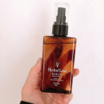 ハーバルリーフ オーガニックヘアオイル2020年の秋に新登場したオーガニックヘアオイル！ビタミンC誘導体によるキューティクル補修に着目したワンランク上のヘアオイルなんです！オリ&hellip;のInstagram画像