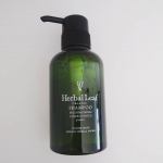 2021年度モンドセレクション金賞受賞🥇世界が認めた高品質✨髪にもお肌にも優しい「ハーバルリーフ オーガニックシャンプー」髪だけでなく頭皮にも優しい１５の無添加設計で子供や赤ちゃんにも使える&hellip;のInstagram画像