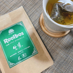 朝起きたときと夜寝る前にノンカフェインのルイボスティーを一杯飲むがルーティーン🍃ルイボスティーって少し独特な薬草の味がするのが多いいけどこれは本当に飲みやすくてすごく美味しい🤍オーガニックが1&hellip;のInstagram画像