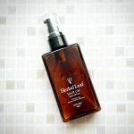 .﻿ハーバルリーフ﻿オーガニックヘアオイル﻿﻿6種類の天然由来オイル配合🌿﻿﻿浸透性に優れたビタミンC誘導体が、キューティクルの乱れを改善して、艶感やまとまり感をUPしてくれま&hellip;のInstagram画像