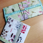 今日はどんより天気風も強いですね先日解体した古封筒でじゃばらファイル作りました小さなタグ類や細長い紙ものをそれぞれに入れていますちゃんと収納したつもりでもいつの間にかぐちゃぐちゃに&hellip;のInstagram画像