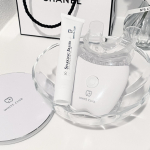 🦷﻿﻿歯列矯正を終え、リテーナー生活をはじめて約半年。﻿﻿お家でセルフホワイトニングをはじめました😬﻿﻿マウスピースに専用ジェルを塗ってくわえて電源を入れるだけの簡単なホワイト&hellip;のInstagram画像