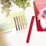 ୨୧┈┈┈┈┈┈┈┈┈┈┈┈┈┈୨୧ルミアグラス スキルレスライナーの新色ルージュバーガンディをお試しさせて頂きました！目元におしゃれなバーガンディをしこむと、目元がパッと明る&hellip;のInstagram画像