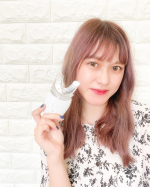お家でセルフホワイトニングをはじめました🦷(⚠️３枚目と４枚目ホラー写真が載ってます🤪笑)﻿ マウスピースに専用ジェルを塗ってくわえて電源を入れるだけの簡単なホワイトニングキットですఠఠ &hellip;のInstagram画像