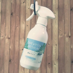 殺虫スプレーこういうのなら使いたい。見た目かわいいから家にあっても嫌じゃないし、選べる香り(これはローズマリー)で癒しもプラス。一般的な殺虫剤の自分も駆除されそうなあの薬品臭は苦手だけど、天然&hellip;のInstagram画像