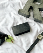 こんばんは😃今日も一日お疲れ様でした。社会人一年目の次男に新しい名刺入れをプレゼント🎁色々な方達と接することが多く、上質でシンプルなデザインが気に入りこれから長く愛用で&hellip;のInstagram画像