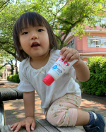 お外大好きで、どんどん焼けていく娘😇でもなんだか肌が弱そうで、日焼け止めもつけにくかったんですが、『アトピタ 保湿UVクリーム29』は肌に優しく大丈夫そう✨新生児から使えるくらい優しく、天&hellip;のInstagram画像