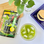 #今日のおやつ﻿どらやきとグリーンティー🍵﻿﻿私はぜったい、つぶあん派🤍﻿家族はこしあん派なので﻿あんこは冷蔵庫にどちらも常備してます笑﻿﻿パンケーキにあんこを挟んで﻿&hellip;のInstagram画像