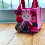 pochi_mottiみんなのバッジのマグネットタイプコロナ禍　なかなか会えない人へのプレゼントとしてもいいです♪スマホでとった写真をアプリでサクッとバッジやマグネットにできる😊5&hellip;のInstagram画像