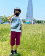 モニター投稿です🌸ニッセン様の6分丈パンツを履かせて頂きました✨届いた色はパープルと自分では選ばない色だけど、明るい紫で白と黒のTシャツが多いので合わせやすい色でした♪このパンツで虫捕りに走り回&hellip;のInstagram画像