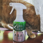 鼻炎持ちだけどこれをラグとかカーテンとかに吹き掛けるとちょっと鼻がスーッと通りやすくなりました！！アレルギーとかいろいろ悩まされてる方にはオススメです🙆&zwj;♀️#アレルキエール #消臭 #ハウス&hellip;のInstagram画像