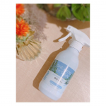 殺虫ミスト🐛最近、サスティナブルとかエシカルとか、、天然由来とか、、そんな言葉に反応しがちな私なのだけど🍃家の害虫退治によさげなのみっけ🔍人にも優しくとってもいい香りの&hellip;のInstagram画像