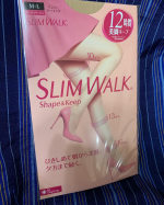 スリムウォーク着圧ストッキング。圧着仕様だからなのか、普通のストッキングと違って履くのがちょっと大変。締め付け感心配したが、着用後は窮屈な感じは一切せず、普通のストッキングとは変わらな&hellip;のInstagram画像