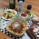 .ある日の #おうちバル 🍴ハッシュドビーフパスタ🍴トマトマリネ冷奴🍴サラダ🍴白ワインオシャレなリブソルトにテンションがあがります✨スパイスやハーブ、岩塩 などのソルト これらが&hellip;のInstagram画像