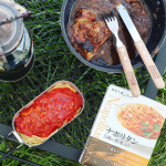キャンプのランチはさくっと楽しめるレトルトと自分たちで作る何かの組み合わせが程よく楽しめて好き♩今回は麻布十番シリーズのナポリタンと自家製ソースのステーキ🥩喫茶店でなく、高級ホテルのナポリタン&hellip;のInstagram画像