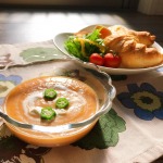 今日の朝ごはん。クロワッサンプレートと人参の冷製和風ポタージュ。***コーンポタージュ大好きな長男さん。ポタージュ好きなら人参で作ってもたくさん飲んでくれるかも？と思い&hellip;のInstagram画像