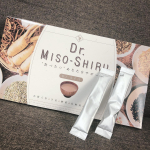 サイリウムハスクの入ったインスタントのお味噌汁を飲んでみました♡300億個の乳酸菌、7種の穀物麹が入っていて、お味噌汁で腸活出来てしまうのです！指定の量だと私的には少し薄めに感じた&hellip;のInstagram画像