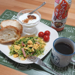 .今日のブランチ🍴 ふんわり卵と豆苗の味噌炒め①オリーブオイルで卵をふんわりと炒めて取り出す。②ハムと豆苗を加えてさっと炒めとろける味噌を回しかける。③卵を戻し入れてさっと合わせれば出来&hellip;のInstagram画像
