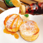 おうちでパンケーキ🥞シロップは、ロイヤルユキ @kefirfan 本場カナダ・ケベック州産100%天然の甘味料メープルシロップを使ったよ〜ダーククラス250mlベリーダーククラス2&hellip;のInstagram画像