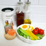 お料理をする上で、味のポイントとなる塩はとても大切。今私が使っているのは、「rivsalt (リブソルト)」。ヒマラヤ産の岩塩に、オーク材のデスクスタンド＋グレーターがついていて、とてもスタイ&hellip;のInstagram画像
