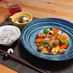 .一汁一菜ごはん ホシサン デコポン 火の国ぽん酢で どんと豪快に酢鶏ボリューム満点 これだけで肉も野菜も採れて、大満足な一品です。調味料は色々加えなくても、鶏肉の下味の塩コショウと仕&hellip;のInstagram画像