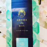 【AROMA de mask】✨毎日つけるマスクだからこそ少しでも快適につけたいですよね❓そこでご紹介したいのがこのシール🤲マスクの上に貼るだけでほんのりアロマの香りが&hellip;のInstagram画像